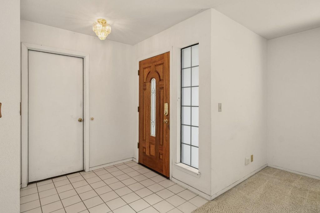 Image 5 of property listing at 2313 Palo Alto Avenue, Clovis, CA 93611