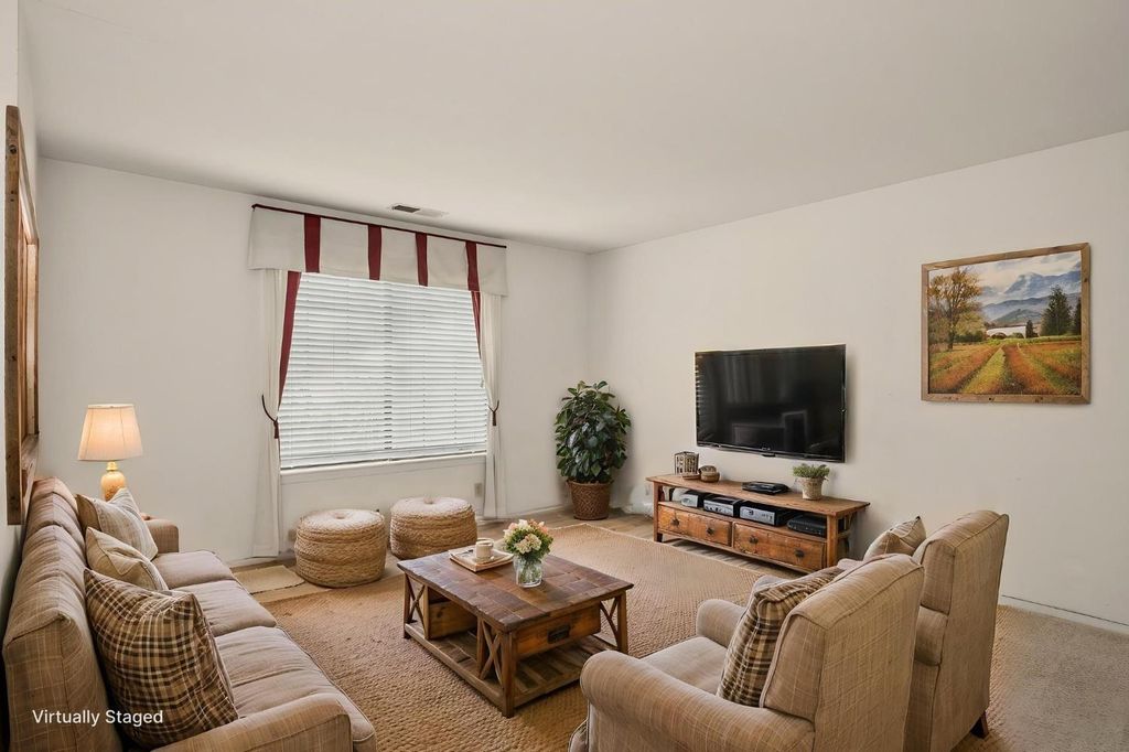 Image 7 of property listing at 2313 Palo Alto Avenue, Clovis, CA 93611