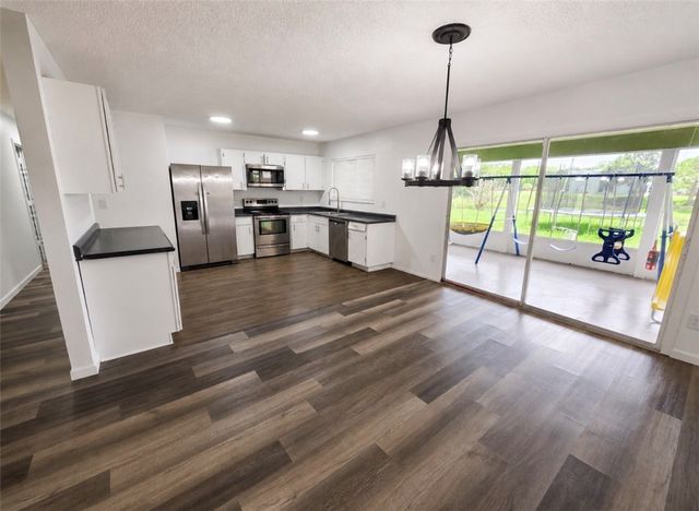 1918 SE West Dunbrooke Circle, Port St Lucie, FL 34952