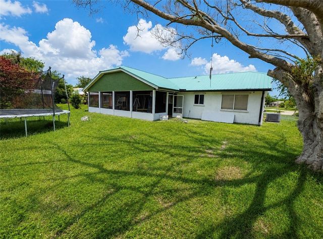 1918 SE West Dunbrooke Circle, Port St Lucie, FL 34952