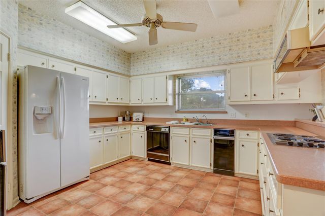 44 Crestwood Circle, Sugar Land, TX 77478