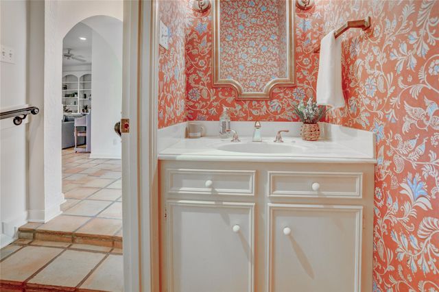 44 Crestwood Circle, Sugar Land, TX 77478