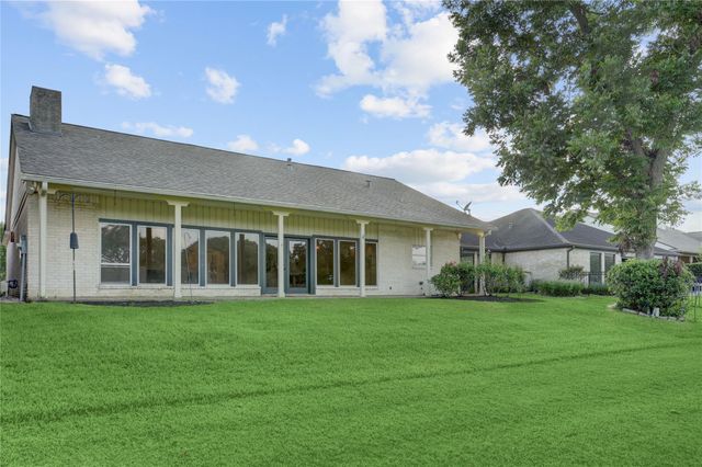 44 Crestwood Circle, Sugar Land, TX 77478