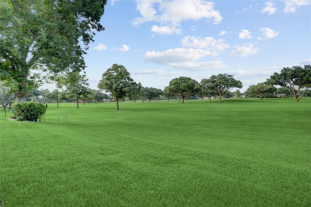 44 Crestwood Circle, Sugar Land, TX 77478