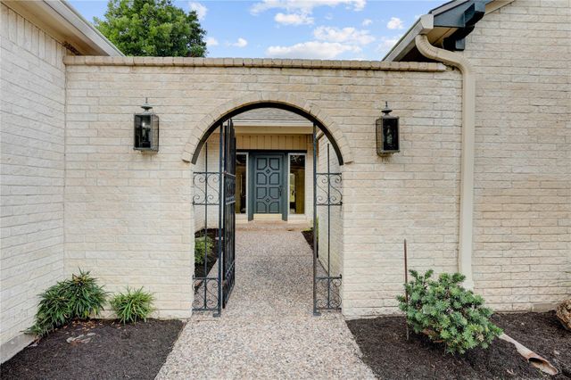 44 Crestwood Circle, Sugar Land, TX 77478