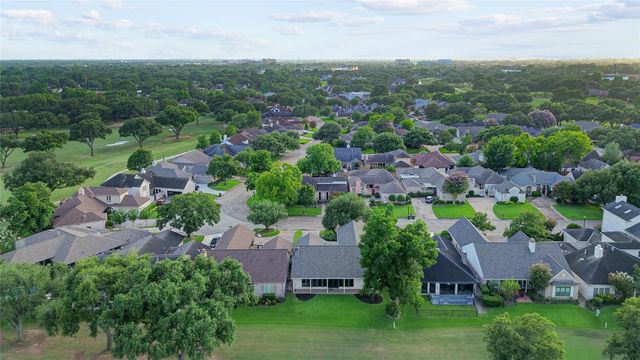 44 Crestwood Circle, Sugar Land, TX 77478