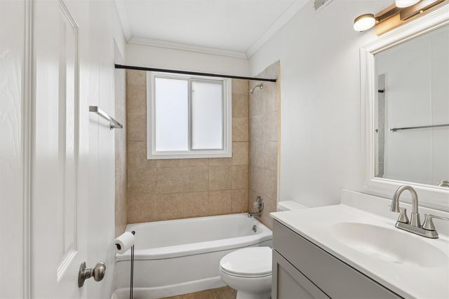 436 E Wall Avenue, Des Moines, IA 50315