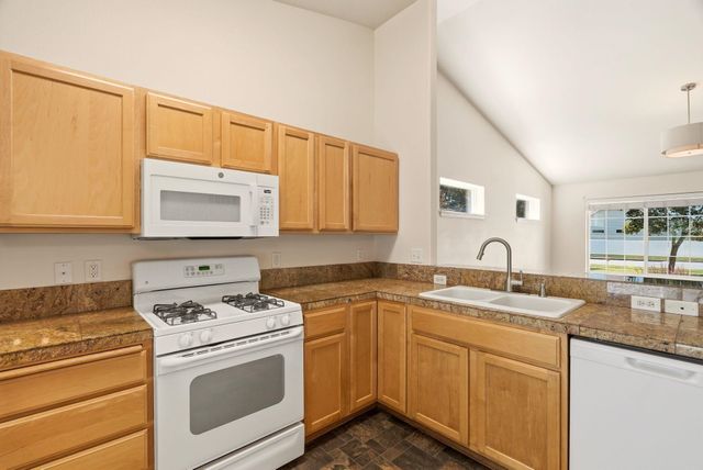 9412 N Oak St, Spokane, WA 99208