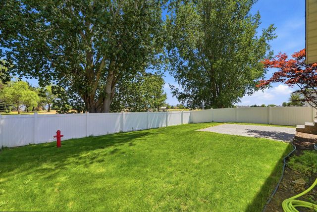 9412 N Oak St, Spokane, WA 99208