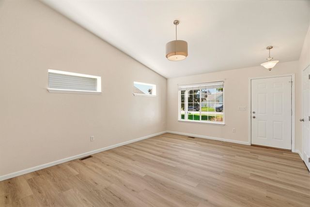 9412 N Oak St, Spokane, WA 99208
