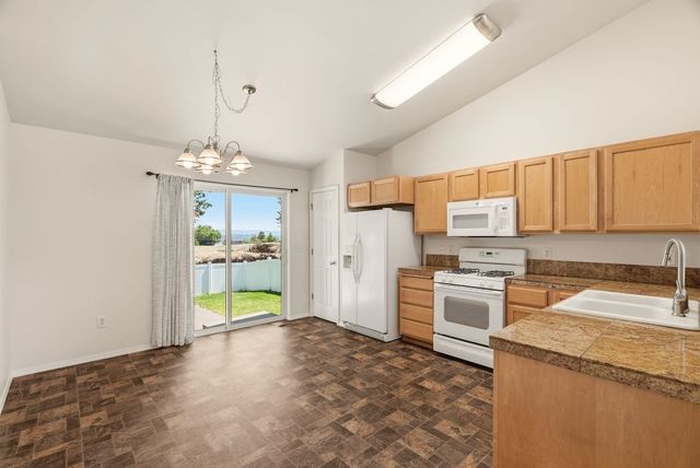 9412 N Oak St, Spokane, WA 99208