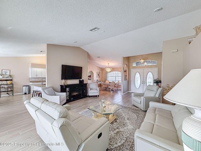 9328 Apple Dompling Court, Weeki Wachee, FL 34613