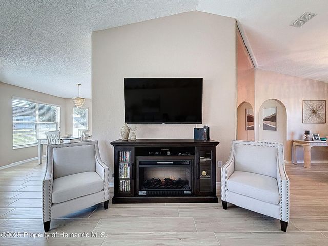 9328 Apple Dompling Court, Weeki Wachee, FL 34613