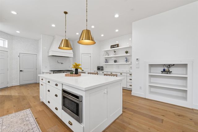 927 W 25th Street A, Houston, TX 77008