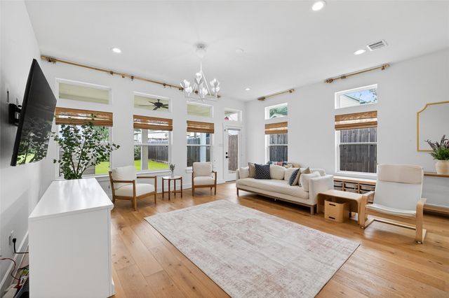 927 W 25th Street A, Houston, TX 77008