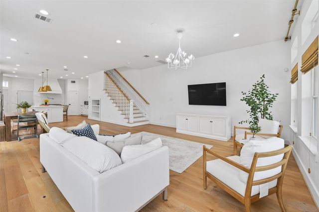 927 W 25th Street A, Houston, TX 77008