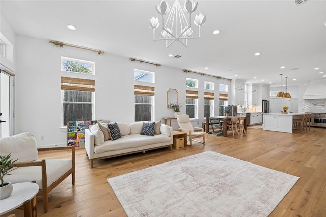 927 W 25th Street A, Houston, TX 77008
