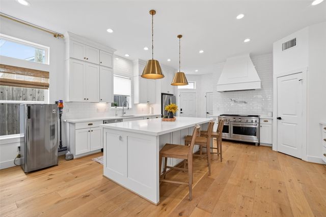 927 W 25th Street A, Houston, TX 77008