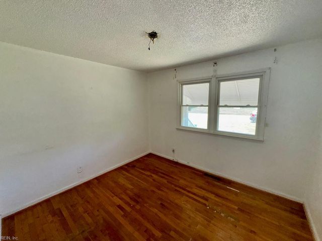 1511 Ekstine DR, Portsmouth, VA 23701