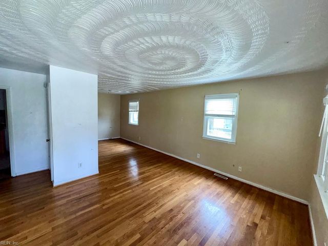 1511 Ekstine DR, Portsmouth, VA 23701