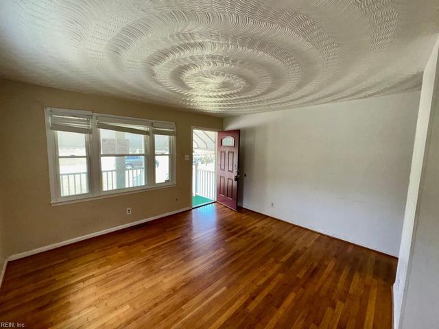 1511 Ekstine DR, Portsmouth, VA 23701