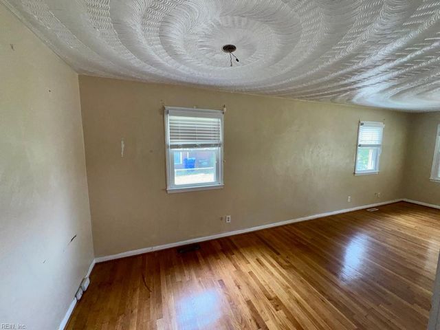 1511 Ekstine DR, Portsmouth, VA 23701
