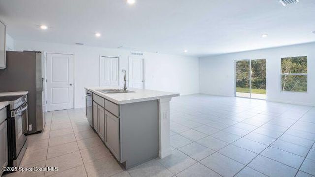 558 Hallcrest Street SW, Palm Bay, FL 32908