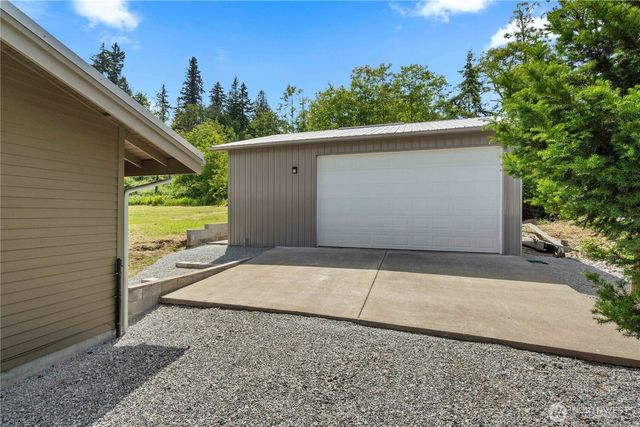 39229 278th Way SE, Enumclaw, WA 98022