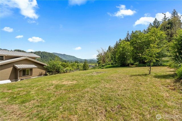 39229 278th Way SE, Enumclaw, WA 98022