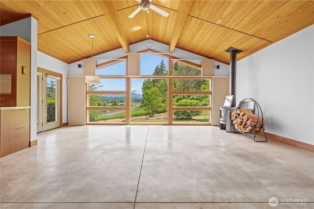 39229 278th Way SE, Enumclaw, WA 98022