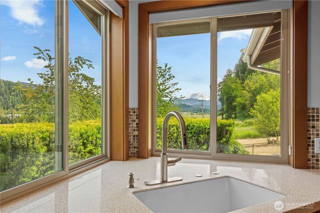39229 278th Way SE, Enumclaw, WA 98022