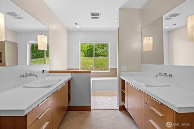 39229 278th Way SE, Enumclaw, WA 98022