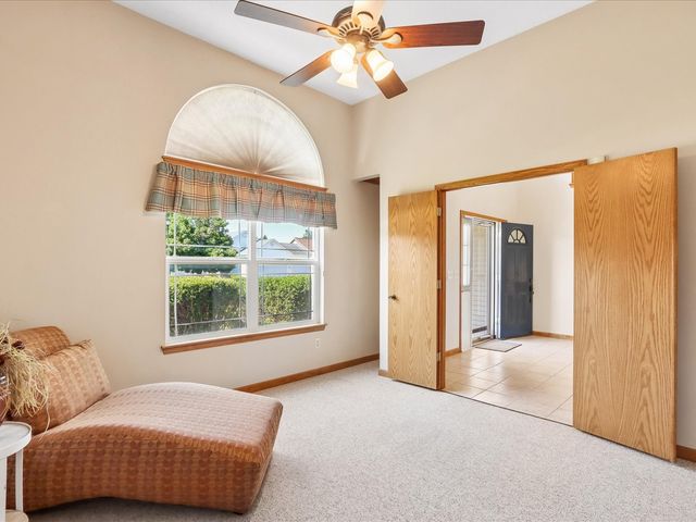 4200 Creekview Drive, Marion, IA 52302