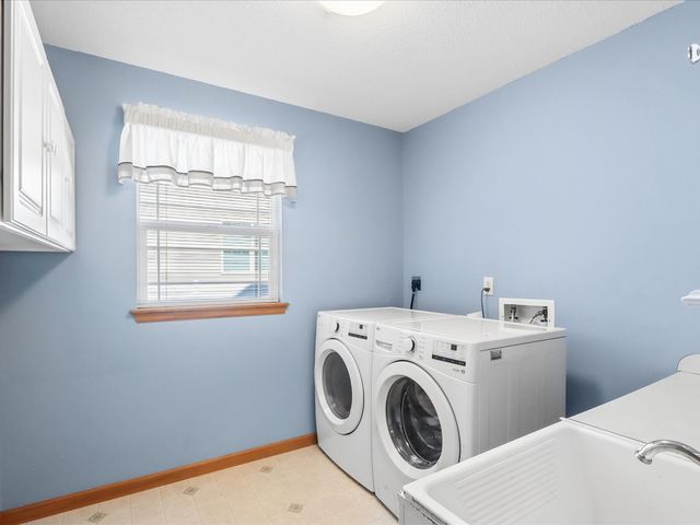 4200 Creekview Drive, Marion, IA 52302