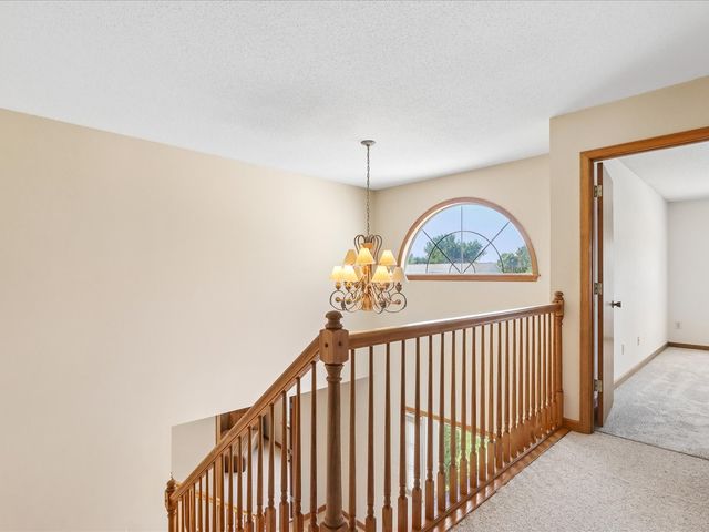 4200 Creekview Drive, Marion, IA 52302