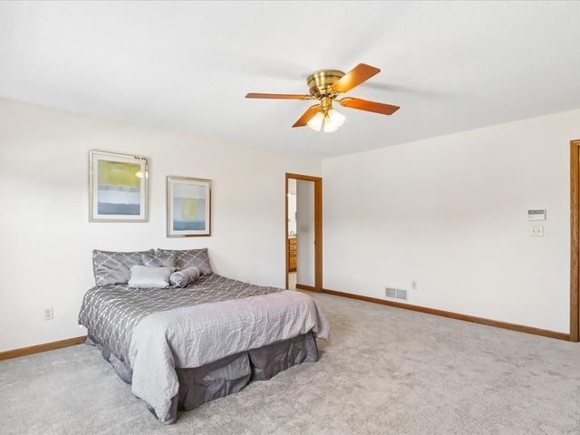 4200 Creekview Drive, Marion, IA 52302