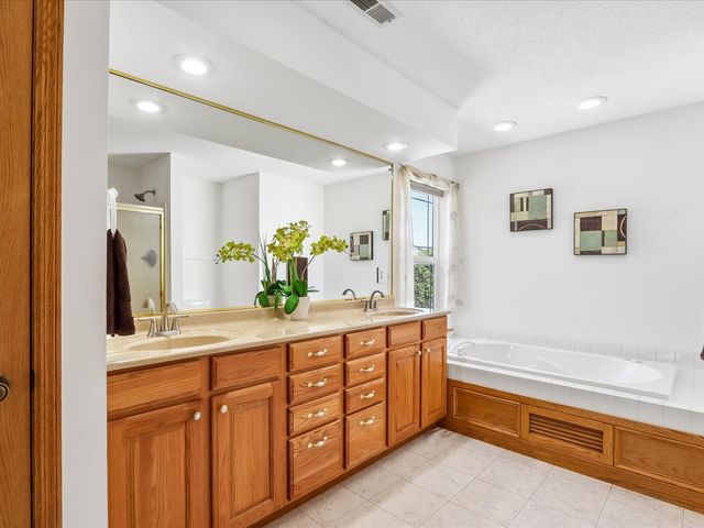 4200 Creekview Drive, Marion, IA 52302