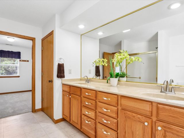 4200 Creekview Drive, Marion, IA 52302
