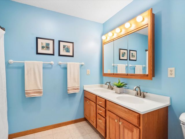 4200 Creekview Drive, Marion, IA 52302