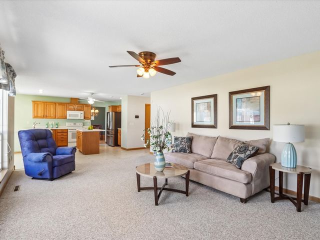 4200 Creekview Drive, Marion, IA 52302