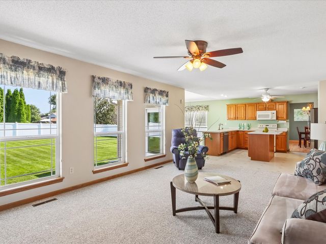 4200 Creekview Drive, Marion, IA 52302