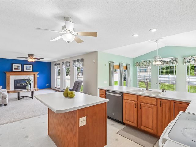 4200 Creekview Drive, Marion, IA 52302