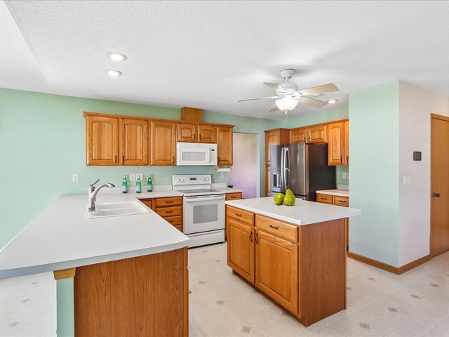 4200 Creekview Drive, Marion, IA 52302