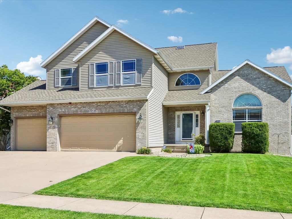 4200 Creekview Drive, Marion, IA 52302