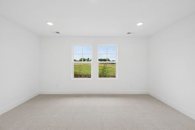 2575 Peaceful Valley Dr, Columbia, TN 38401