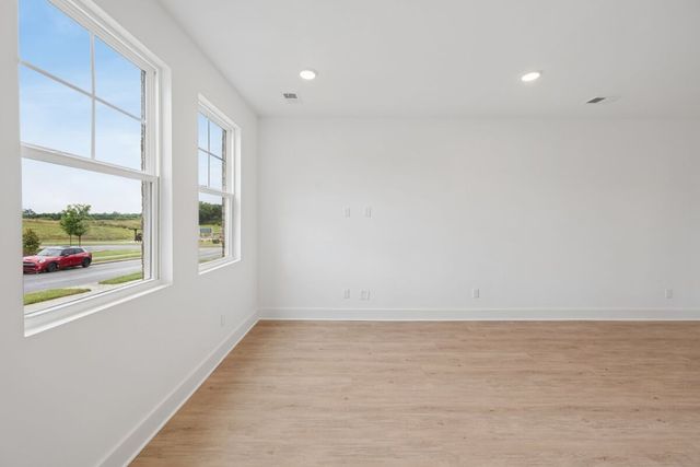 2575 Peaceful Valley Dr, Columbia, TN 38401
