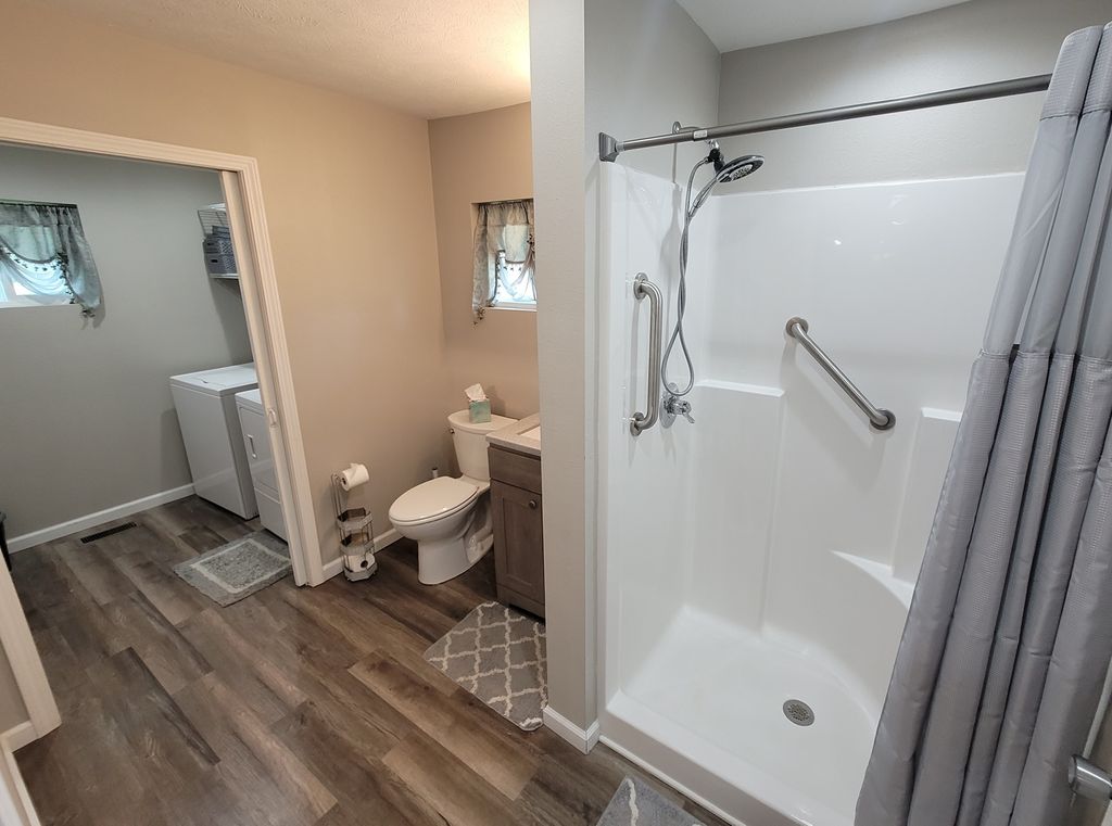 Image 23 of property listing at 2705 S Broadway Avenue, Salem, IL 62881