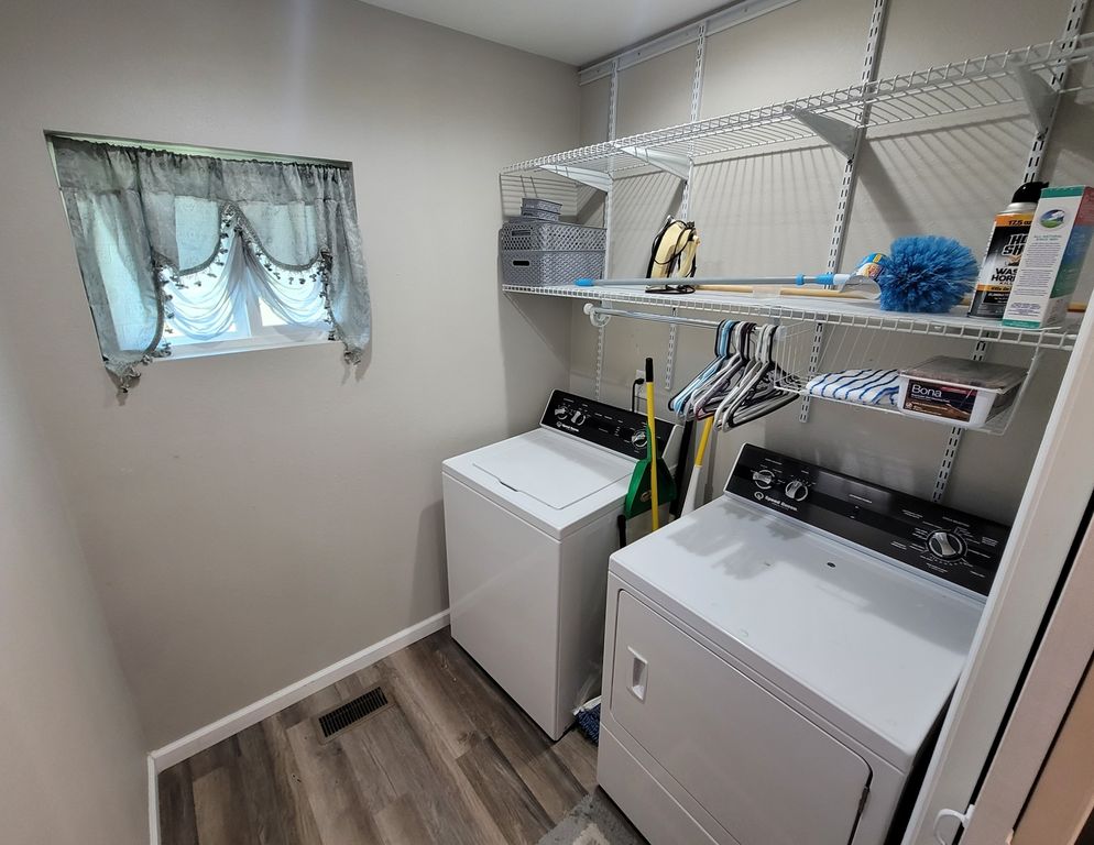 Image 25 of property listing at 2705 S Broadway Avenue, Salem, IL 62881
