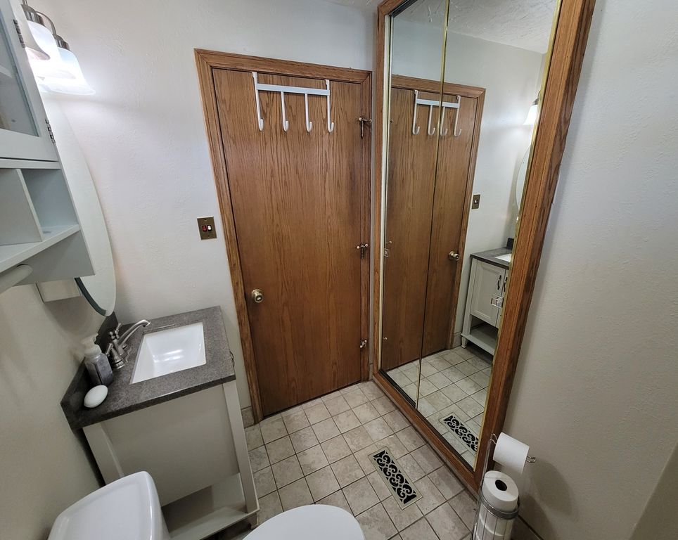 Image 28 of property listing at 2705 S Broadway Avenue, Salem, IL 62881
