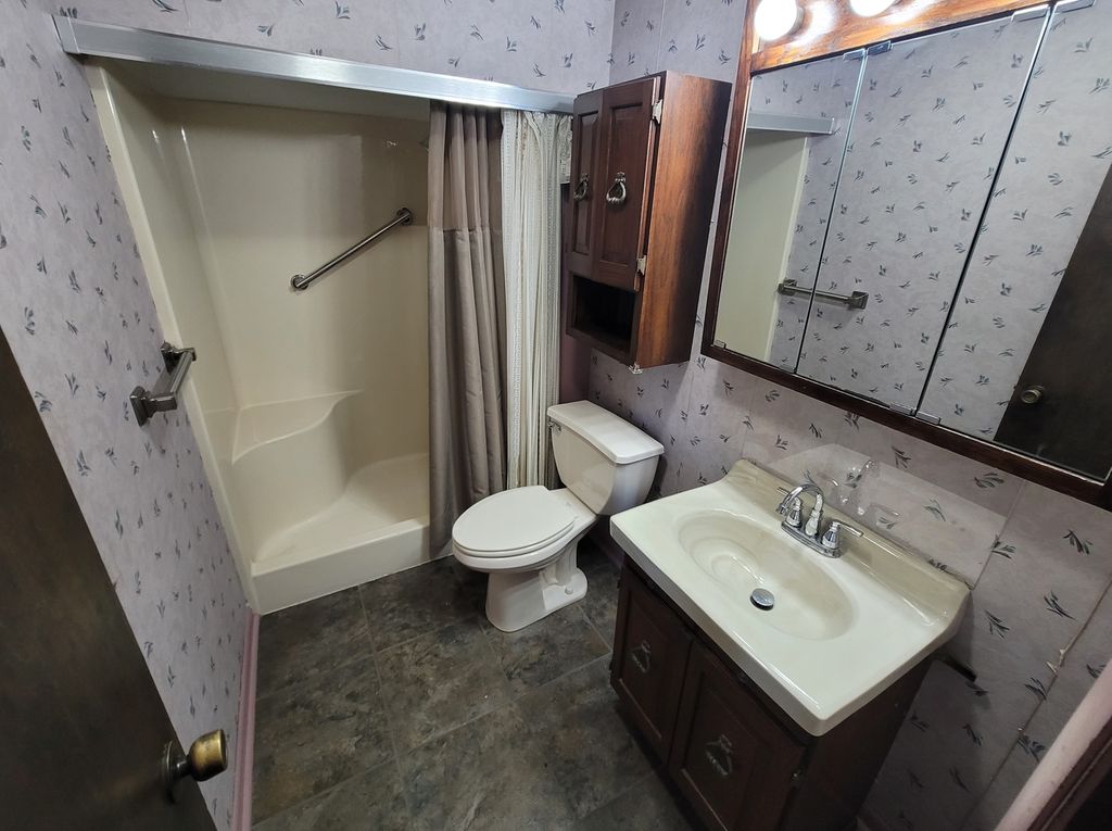Image 33 of property listing at 2705 S Broadway Avenue, Salem, IL 62881